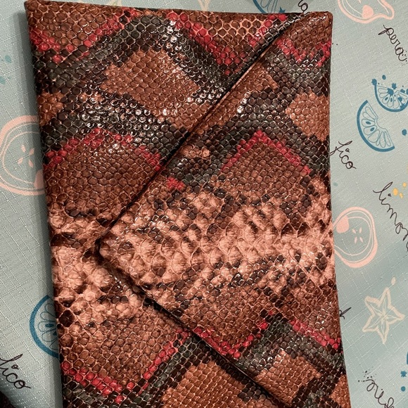 Beautiful snake pattern envelope clutch - Picture 2 of 2